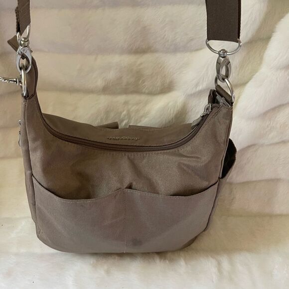 Baggallini Light brown nylon detachable crossbody bag with silver tone hardwares - Picture 11 of 13